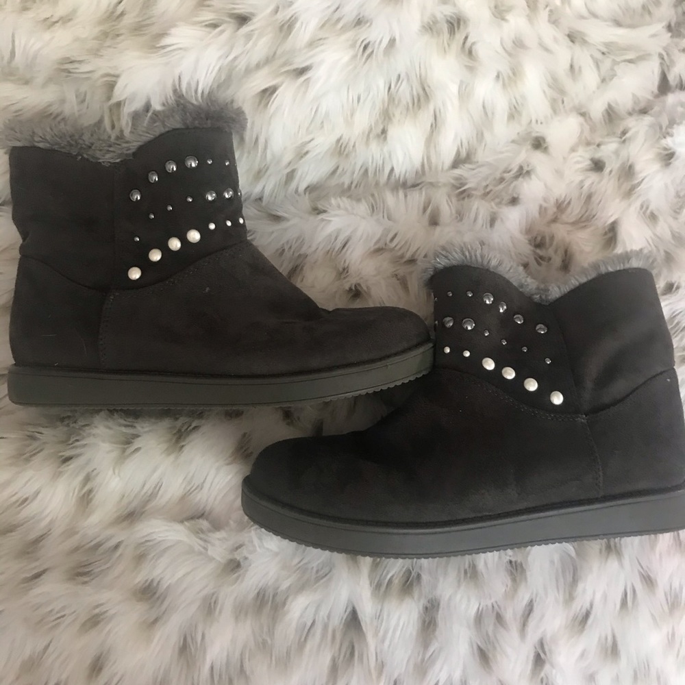 Short studded boots